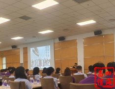 ���뵳У����������ѧԺ����ʷ��֪��ר��������ϯ��ĳ��������ġ��ᶨ��������ר�������ѵ���ھ��ٰ�